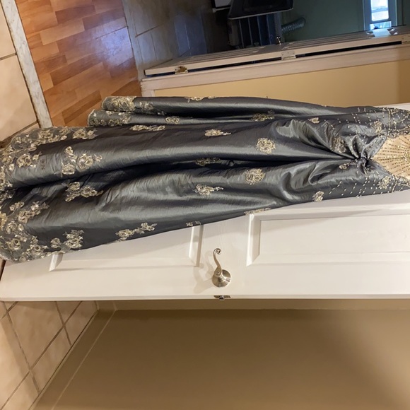 Tony Bowels Gorgeous Evening Gown - Picture 4 of 5